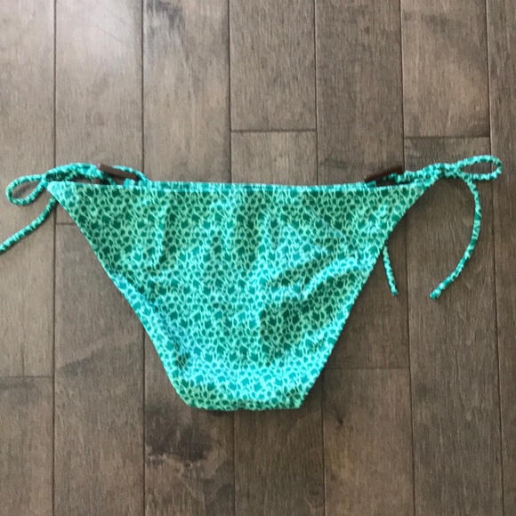 New Victoria’s Secret green bikini - Picture 5 of 9
